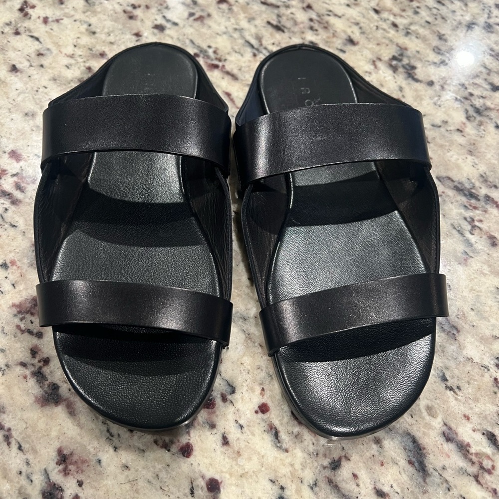 Iro Black Sandals